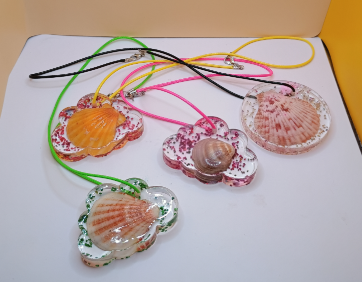 BLIND BAG - Handmade Ketten - Labubu - Muscheln - Blumen