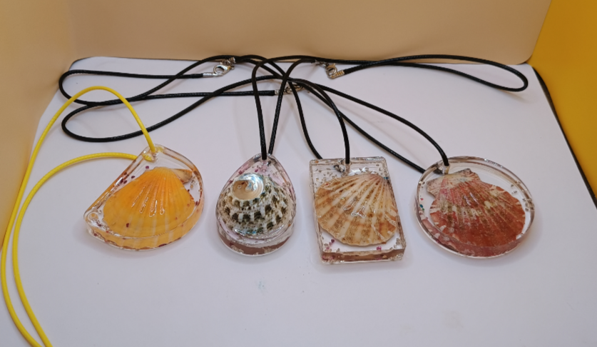 BLIND BAG - Handmade Ketten - Labubu - Muscheln - Blumen